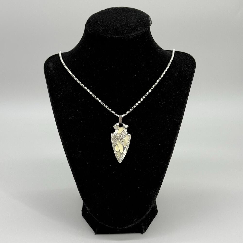 Vintage Southwestern Silver Tone Arrowhead Inlay Pendant Necklace Abstract